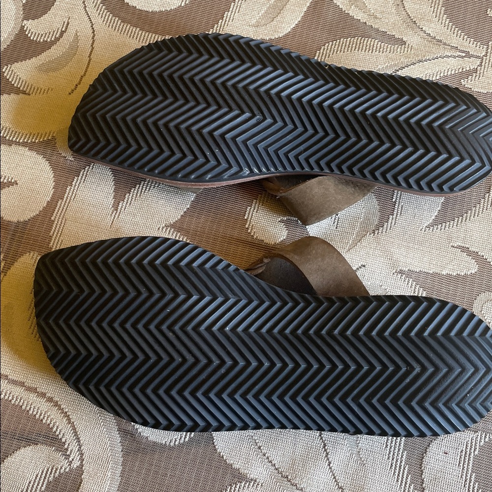 Women’s Sculpted Slide Sandals in Olive Gray - Picture 5 of 5
